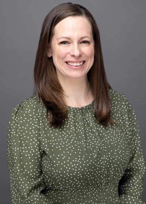 Headshot Veronica Nigh 2