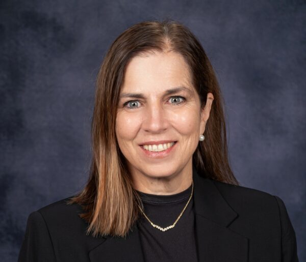 Updated Headshot Laurie Beach